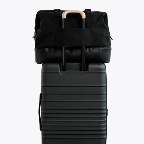 Beis Weekender Travel Bag - Picture 3 of 3